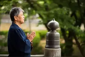 高人指点：当你身边突然出现这种人时，那么就说明老天都在帮你！图片