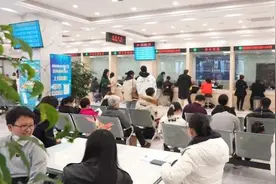 迎高峰！宝山出入境“办换证量”日破千，这些注意事项请收好→图片