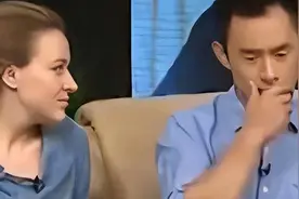 外国美女和中国男友分手，回国后忘不了男友，重逢后双方都哭了图片