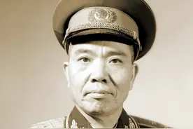 红34师唯一幸存团长韩伟，湘江战役跳崖没死，后来如何了？图片