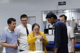 年销售额破千万！瑶家阿妹变身非洲“膜”王，打造湘妹子的“手机膜王国”图片