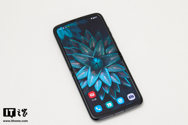 moto razr 2022 上手体验：实用为先，以旗舰致敬经典