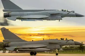 歼-10最新改型曝光！背部增加神秘舱室？军迷：小蛮腰去哪了？图片