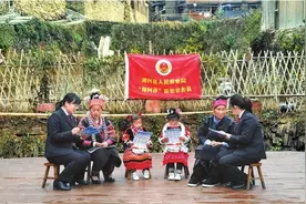 这里有支“仰阿莎”双语普法队图片