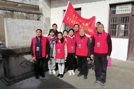 新时代文明实践 | 红色少年描碑行动，让革命印记永不褪色图片
