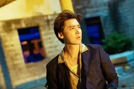 从“顶流”到“塌房”仅三天，李易峰或将造成品牌主上亿损失？图片