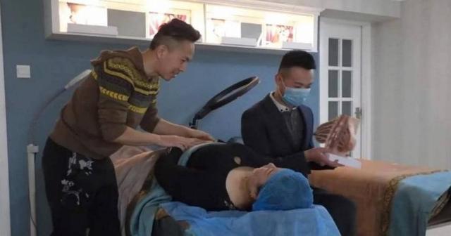 90后小伙子做催乳师，一天服务十几位女士，每月稳赚30000元！