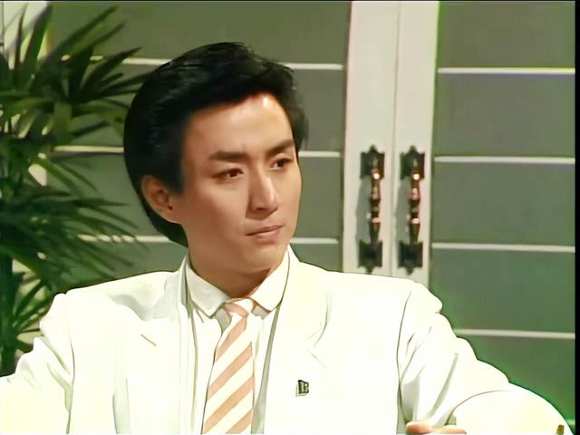 吴岱融年轻的时候,长得真是帅,一张俊脸,眉目如画.