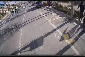 点赞！路遇小屋失火，公交驾驶员秒变“救火侠”图片