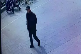 济南急寻：六旬老人走失，河南地方口音，穿灰色呢子外套，戴藏青色鸭舌帽图片