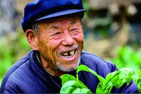寿命长短，牙齿先知？60岁的人，牙齿剩多少颗正常？图片