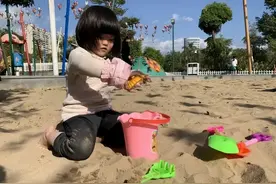 3岁女童下体流血不止，得知真相后，丈夫怒扇妻子耳光图片