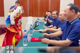 #河南 #5岁小萌宝 学#变脸 ，自信娴熟惊呆在场大人！#国粹传承 ，少年强则国强！图片