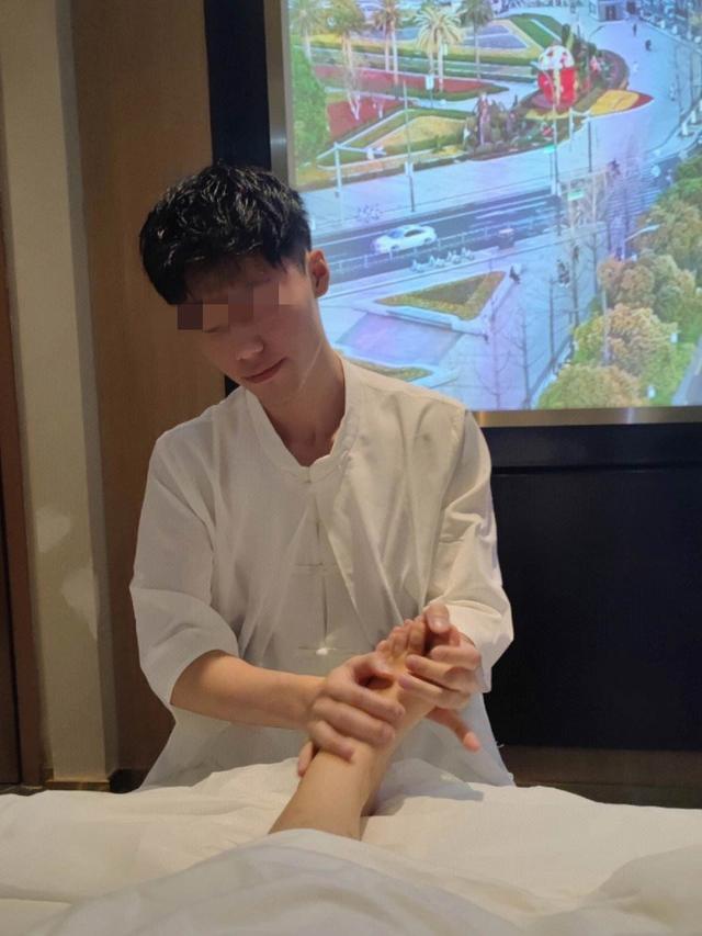 江苏一“鸭窝”被警方捣毁，卖淫者全是男性，女嫖客最小只有25岁