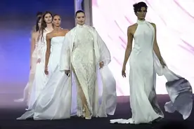 维密天使产后胖成大码超模！180斤的身材穿紧身裙走秀，太自信了图片