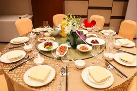 酒桌规矩你知道吗？“菜不摆3，筷不列5，席不坐6”，寓意深远图片