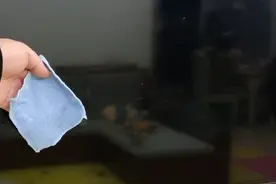 保洁阿姨告诉我：电视屏脏了别乱擦，教你绝招，擦得干净还不落灰图片