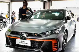 轻狂带劲才是少年，广汽传祺影豹R-style赛道版上市，卖13.68万元图片