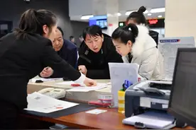 从工作主力到“背锅侠”，基层办事窗口的“临时工”为何这么多？图片