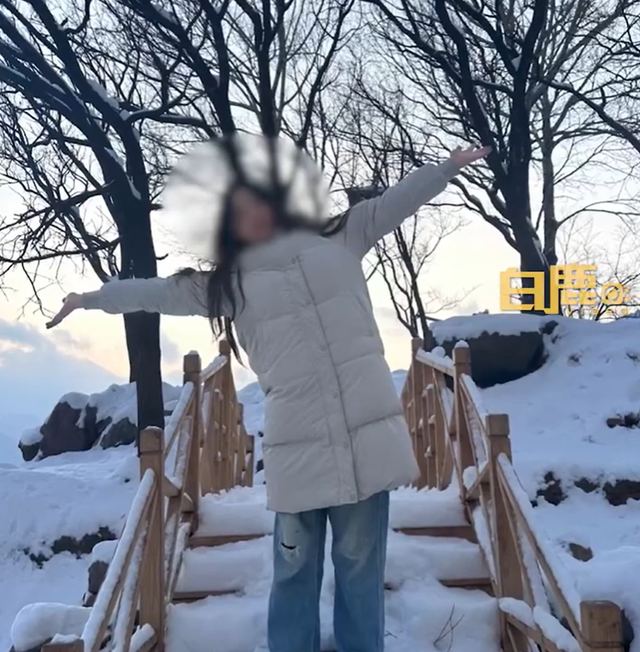 19岁女大学生寒假去寺庙当义工