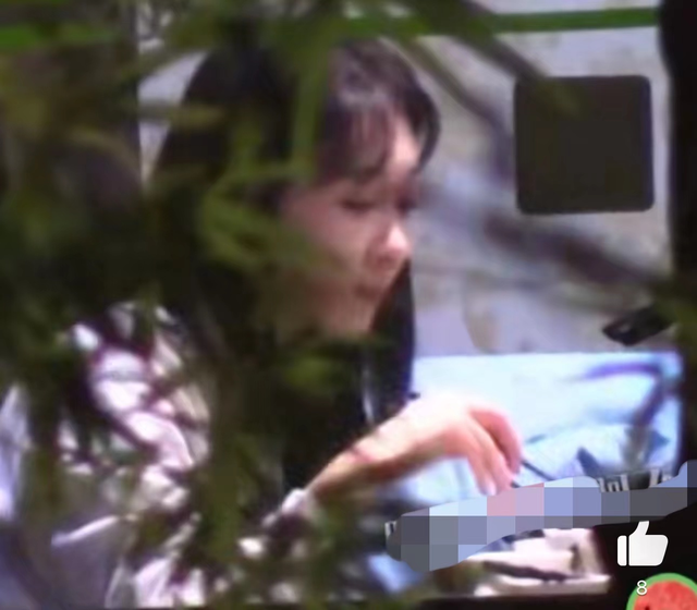 曝高伟光已结婚，带妻子前去为长辈庆生，两人穿情侣装大秀恩爱
