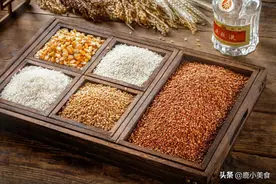 三斤粮食酿出一斤酒，出酒率低吗？行家：不懂酒的别乱说图片