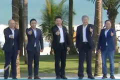 鸿蒙智行“四界”首度同框，华为余承东称很多车厂想合作图片