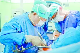 女子腰腹生出“游泳圈”，一查竟是肿瘤！这些情况要及时就诊……图片