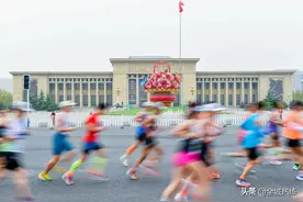 84岁老者完赛半马，致敬石马的每一位真心英雄！图片
