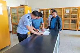 【夏季行动】临洮公安开展学校实验室易制毒化学品专项检查图片