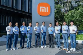 网传卢伟冰被降职处理 雷军晒小米高管合照攻破流言图片