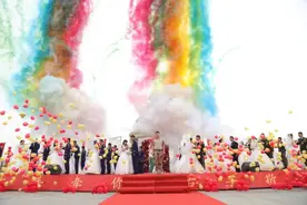 浪漫与忠诚交融！金昌市第六届薰衣草之约“橄榄绿 火焰蓝”集体婚礼圆满礼成图片