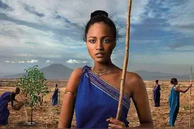 中非跨国婚姻：非洲21岁女孩闪婚41岁大连汉子，最后过得如何图片