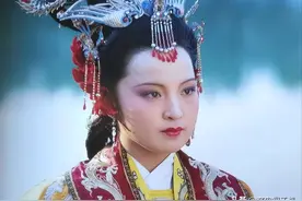 贾家最大靠山是谁？并非贾元春，而是红楼梦中出现了两次的老太妃图片