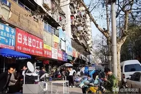 10年修理工电视后盖发现神秘纸条，报警后，救出被囚禁590天少女图片