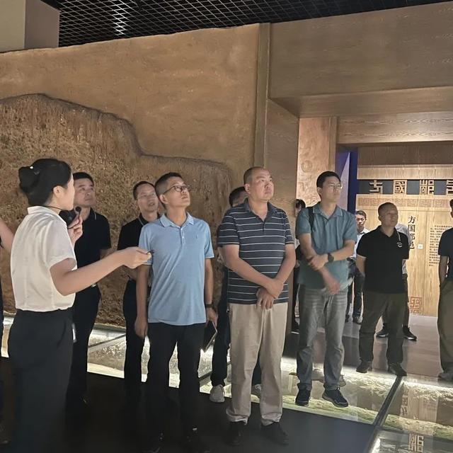 武汉东湖新技术开发区一行来馆考察