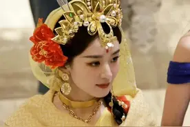 赵丽颖的腰臀比上午霸榜，不要命了，10000万网友直呼:减脂表在哪图片