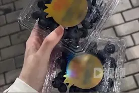 上海，女孩地铁上给一位大爷让座获赠2盒蓝莓：回送芒果，双向温暖图片