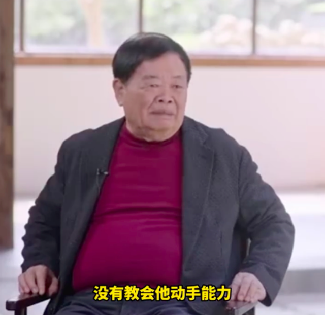 曹德旺谈大学生热衷考公务员:公务员不要技术只需要磨嘴皮,年轻人考不上就会出国,出不去就会送外卖