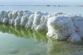 青海察尔汗盐湖：食盐储存量够人类吃1000年，驻军日夜守护图片