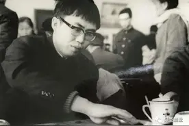 中国围棋冲天之战：打破小林光一不可战胜神话图片