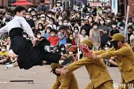 对比国外，真是痛心疾首——维护民族情感？不！我们要穿衣自由图片