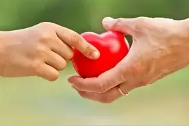 像母亲一样照顾自己男人，对婚姻情感的这些危害，你要知道图片