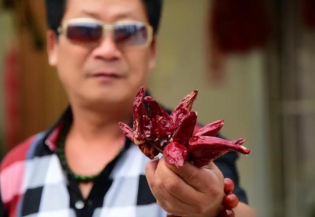 “辣王”李永志：5斤辣椒配白酒，破世界纪录，如今下场令人同情
