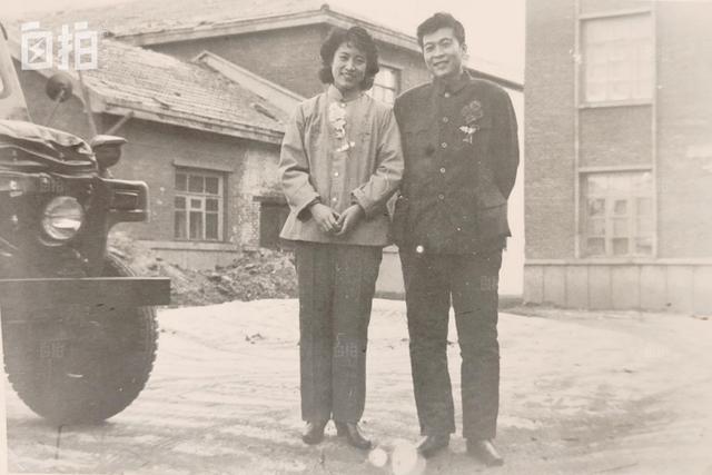 女子穿警服半辈子 60岁后走秀拿奖