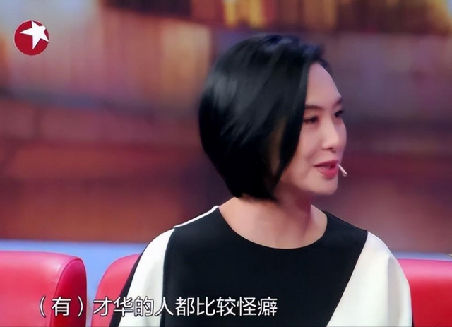 美女港星朱茵：住深山，一辆破车开26年，为何还要执意嫁给黄贯中
