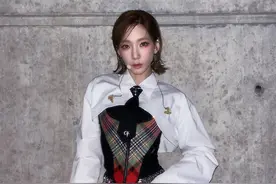 少女时代泰妍晒出近照，越发消瘦的身材，引发了网友们的关注图片