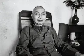 蒋介石心腹互相指认对方是“共谍”，蒋介石不信，结果2人都是图片
