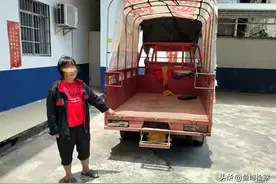 拘留！检查时竟加大油门冲冲冲，拖行交警数十米！图片