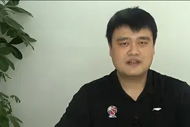 姚明和辽篮的“恩怨”！出席活动+缺席颁奖，与蒋兴权握手被吐槽图片